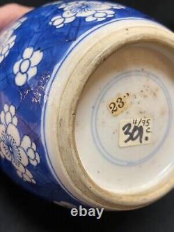 Qing, pot en porcelaine bleue et blanche de la période Kangxi de la Chine, antique.