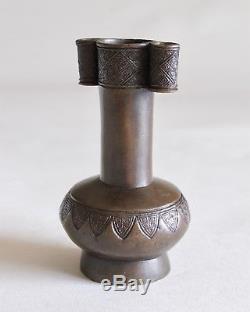 Rare & Précieux Petit Vase Chinois Antique En Bronze Avec Tête De Flèche, Dynastie Ming
