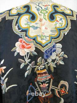 Robe Chinoise Bleue Marine Antique Du 19ème Siècle Avec Des Poignets Brodés Et Ourlet