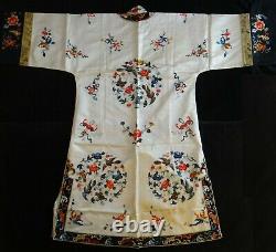 Robe De Femme En Soie Brodée Chinoise Ancienne. 1ère Moitié 20ème Cent
