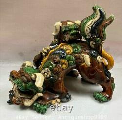 Sculpture de lion mère et enfant en poterie Tangsancai chinoise ancienne marquée 14