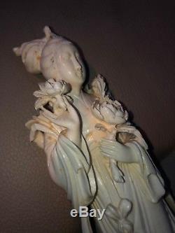 Statue Chinoise De Femme Sculptée À La Main
