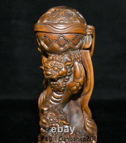 Statue en bois de buis chinois ancien sculptée à la main Feng Shui avec un lion gardien de boule