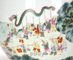 Superbe 19 C. Chinois Qing Famille Rose Enfants En Porcelaine Parade Fish Bowl