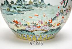 Superbe 19 C. Chinois Qing Famille Rose Enfants En Porcelaine Parade Fish Bowl