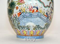 Superbe Chinois Qing Qianlong Period Famille Rose Boys In Parade Porcelain Vase