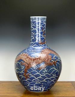 Superbe Chinois Qing Yongzheng Mk Underglaze Dragon Blue And White Porcelain Vase