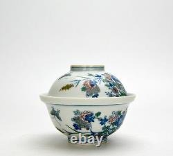 Superbe Ensemble De Chinois Qing Style Doucai Floral Porcelaine Bowl Avec Couvercle