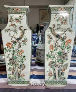 Superbe Paire D'anciennes Vases Carrées De La Famille Verte Chinoise. Marqué Wanli