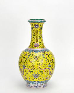 Superbe Vase Chinois En Porcelaine Émaillée Famille Rose