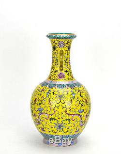 Superbe Vase Chinois En Porcelaine Émaillée Famille Rose