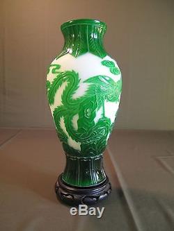 Très Beau Grand Vase Chinois En Porcelaine De Pékin Vert 1900