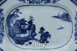 Un Ancien Plateau Chinois Bleu Et Blanc En Porcelaine D'exportation Période De Qianlong