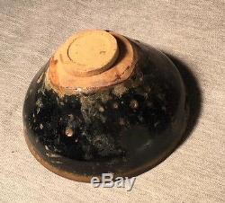 Un Bol De Poterie Noire Chinoise