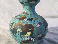 Un Chinois Cloisonné Gourd Vase