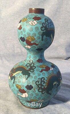 Un Chinois Cloisonné Gourd Vase