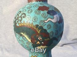 Un Chinois Cloisonné Gourd Vase