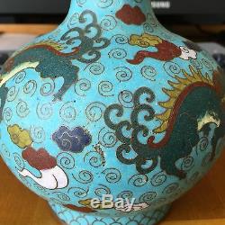 Un Chinois Cloisonné Gourd Vase