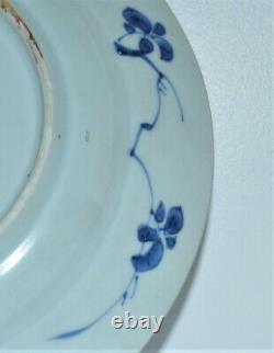 Un Élégant Chinois Vers 1700 Kangxi Période Plaque Bleue Et Blanche Signée Fond