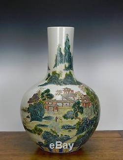 Un Grand Vase En Porcelaine De Porcelaine De Chine Famille Rose