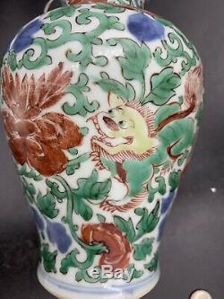 Un Pot Chinois En Porcelaine De Wucai Dynastie Qing Période Shunzhi