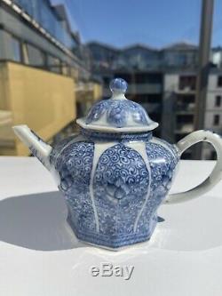 Un Thé Chinois Kangxi Très Rare Pot 1700 Bleu Lotus Blanc Porcelaine Moyen-orient