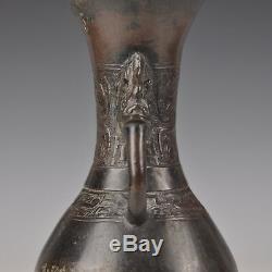 Un Vase Archaïque En Bronze De La Dynastie Ming Chinoise Du Xvie Siècle
