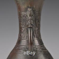 Un Vase Archaïque En Bronze De La Dynastie Ming Chinoise Du Xvie Siècle