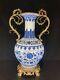 Un Vase Bleu Chinois Et Porcelaine Blanche Avec Bronze Marqué Qianlong