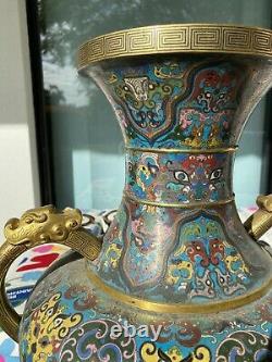 Un Vase De Cloisonne, Une Grande Poignée Chinoise'dragon'