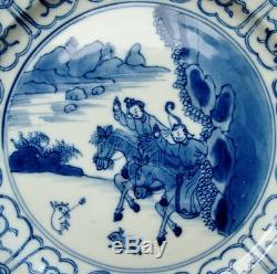 Une Belle Porcelaine Chinoise Kangxi Plat D'époque Avec Hunstman Sur Les Tulipes À Cheval