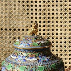 Une Cloisonne Antique Chinoise Sur Le Bocal Lidded En Bronze