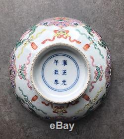 Une Cuvette Décorée De Porcelaine Chinoise Ancienne Famille Yongzheng Mark