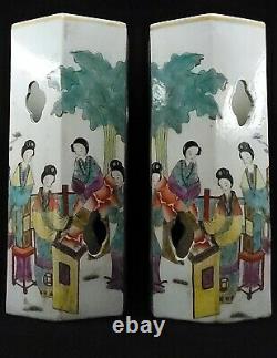 Une Paire De Vase De Porcelaine De La Famille Chinoise. Stand De Chapeau