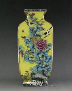 Une Paire Parfaite Porcelaine Chinoise Gilt Jaune Famille Quartet Rose Vases Mark