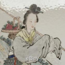 Une Plaque De Porcelaine Chinoise De La Dynastie Qianjiang Qing
