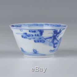 Une Tasse Et Une Soucoupe En Porcelaine De Chine Bleue Et Blanche Du 18ème Siècle D'époque Yongzheng