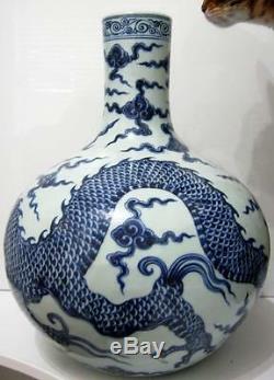Vase À Balustre Chinois Avec Dragon 16.75, Bleu Sur Marques Blanches Au Cou