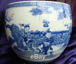 Vase Chinois En Porcelaine Blanche Bleue Marquée De La Dynastie Qing