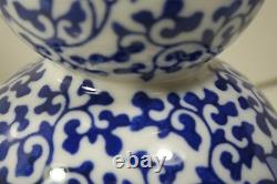 Vase De Porcelaine Blanc Bleu Chinois Antique Marqué