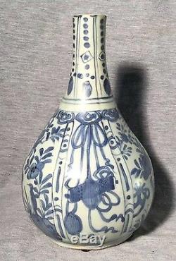 Vase En Porcelaine De Chine Bleu Et Blanc De La Dynastie Ming D'époque Wanli