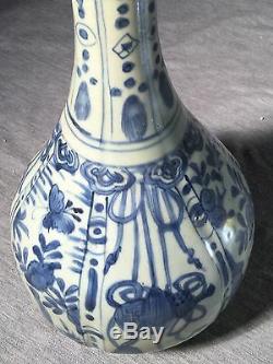 Vase En Porcelaine De Chine Bleu Et Blanc De La Dynastie Ming D'époque Wanli