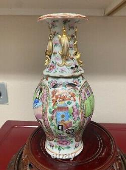 Vase En Porcelaine De Médaillon De Rose Chinoise Antique