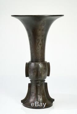 Vase Gu En Bronze Avec Masques Taotie Et Incrustations D'argent Chine Du Xviie Au Xviiie Siècle