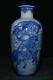 Vase Bouteille Chinois En Porcelaine Bleue Et Blanche De L'époque Qianlong Représentant Le Général Guan Gong