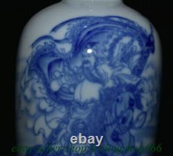Vase bouteille chinois en porcelaine bleue et blanche de l'époque Qianlong représentant le général Guan Gong