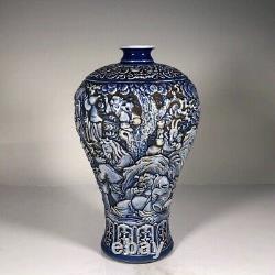 Vase chinois antique en relief bleu et blanc en porcelaine avec marque de JiaQing de Jingdezhen