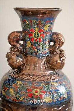 Vase en métal chinois vintage avec émaux colorés et pêches, 46 cm de hauteur, 20ème siècle