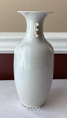 Vase en porcelaine chinoise de l'époque Qing antique, blanc avec des ornements dorés, 9 1/8