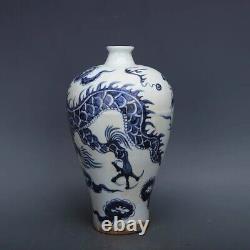 Vases de prunier en porcelaine bleu et blanc de la dynastie Yuan avec motif de dragon antique chinois